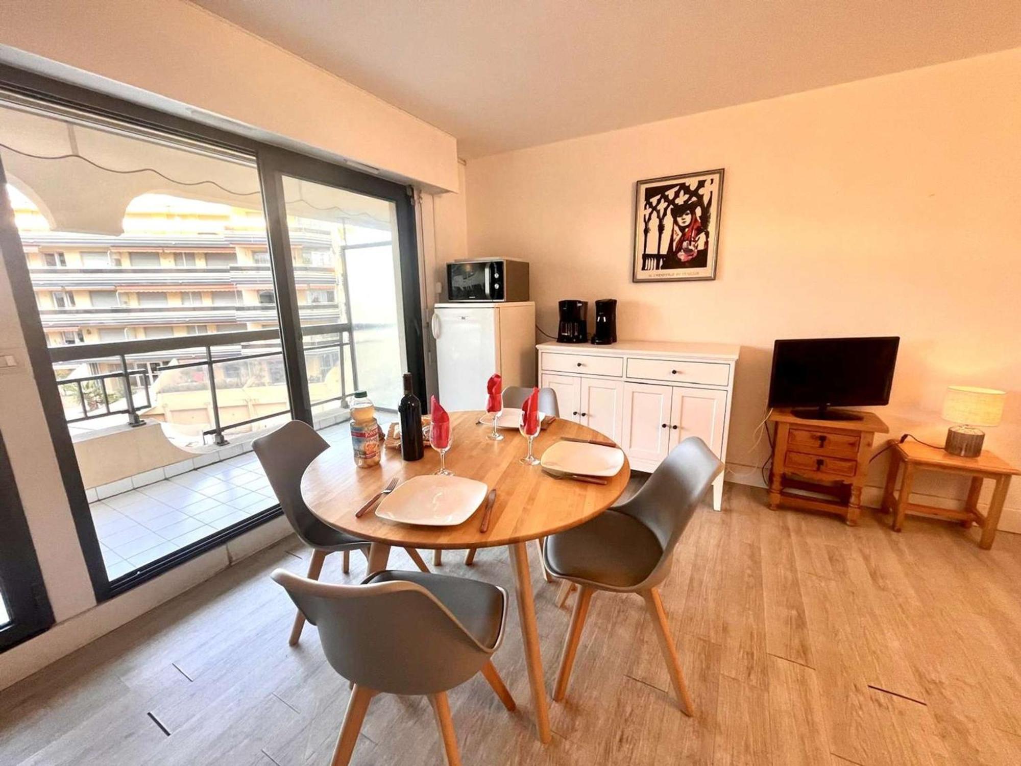 Appartement 2P, 4 Couchages, Terrasse Et Salon De Jardin A 200M De La Plage, Frejus - Fr-1-226A-22 外观 照片